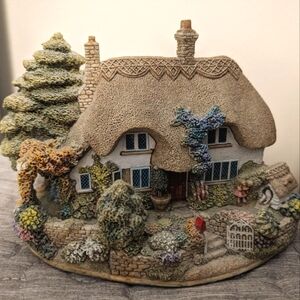 Lilliput Lane The Dog House British Collectible